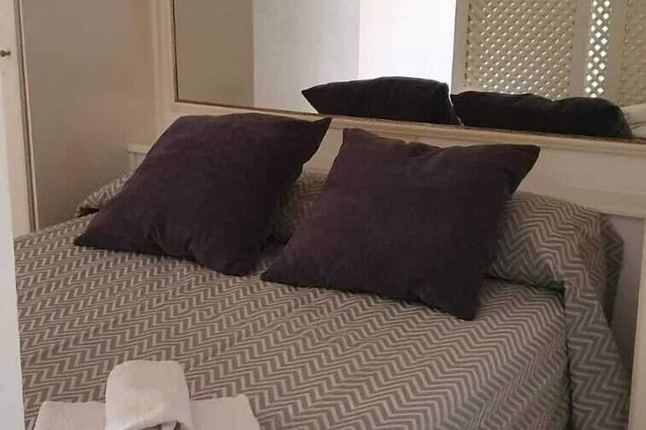 Entire apartment, Apartment Tenerife Sur - beachfront Las Americas - pool - air cond in Playa de las Américas, Arona