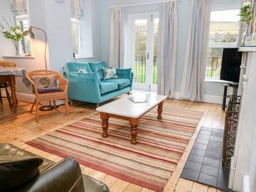 Holiday Home for 8 People in Peak District, Midlands, Photo 4