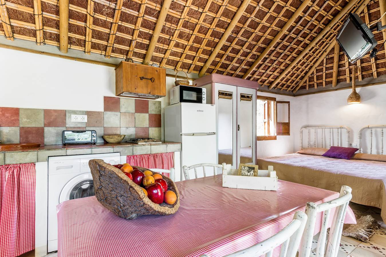 Casa La Castañuela: Shared Pool, Private Terrace & Wi-Fi in El Palmar in Playa El Palmar, Vejer de la Frontera
