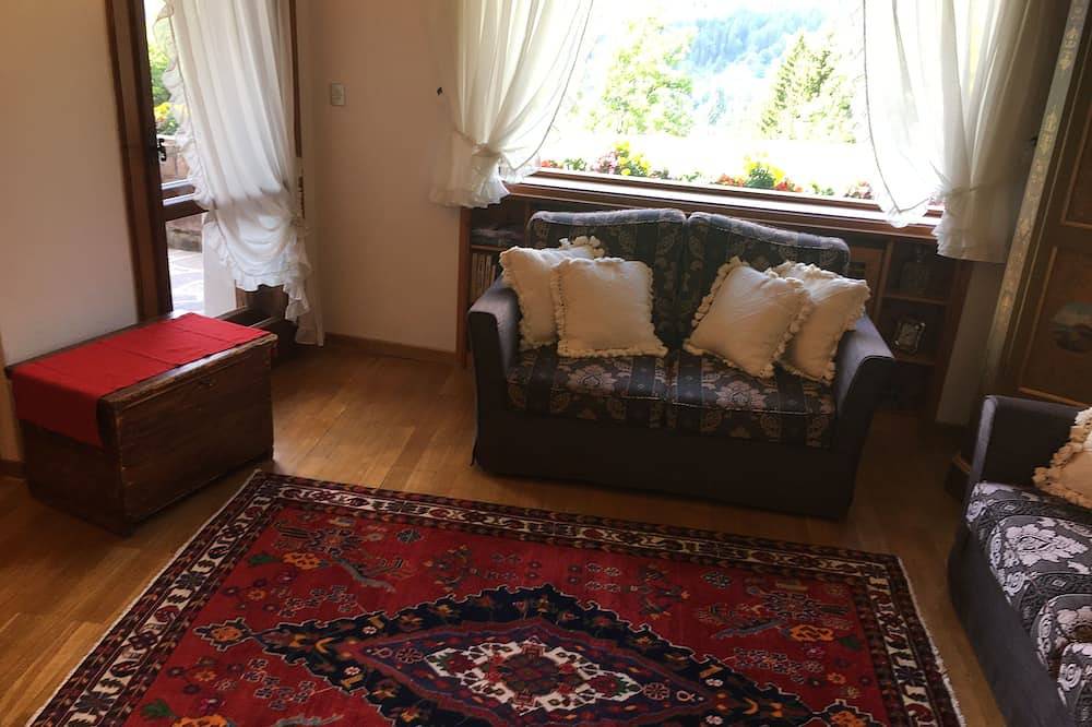 Ganze Wohnung, Cortina Amazing View! Luxury Chalet 5Min Walk to Center Cortina and Ski Facility in Cortina d'Ampezzo, Dolomiti Superski