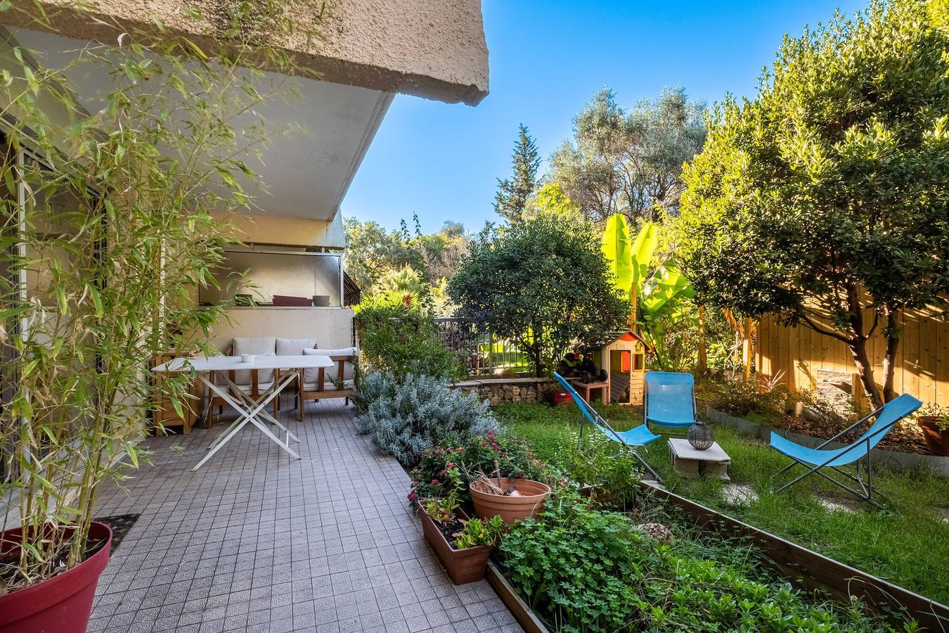 Entire apartment, Spacious Ground-Floor Apartment with Private Garden, Wi-Fi & Air Conditioning in Nice (France), Nice region