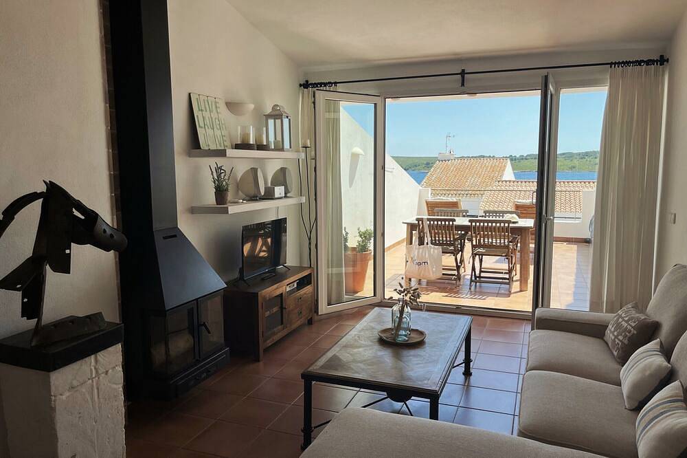 Entire apartment, In a very quiet area within the town in Fornells, Es Mercadal