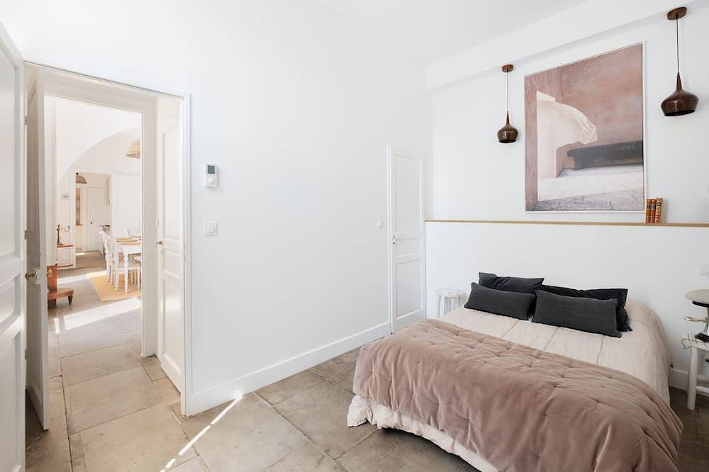 Magnifique maison,  parc, piscine, centre village, plages 15 min in Saint-Laurent-d'Aigouze, Côte d'Améthyste