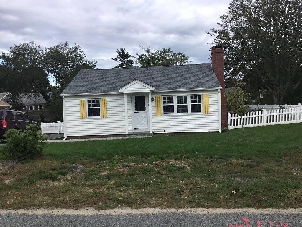 Dennisport: Hundefreundlich mit einem eingezäunten großen Garten. 1/2 Meile vom Strand entfernt in Dennis Port, Dennis