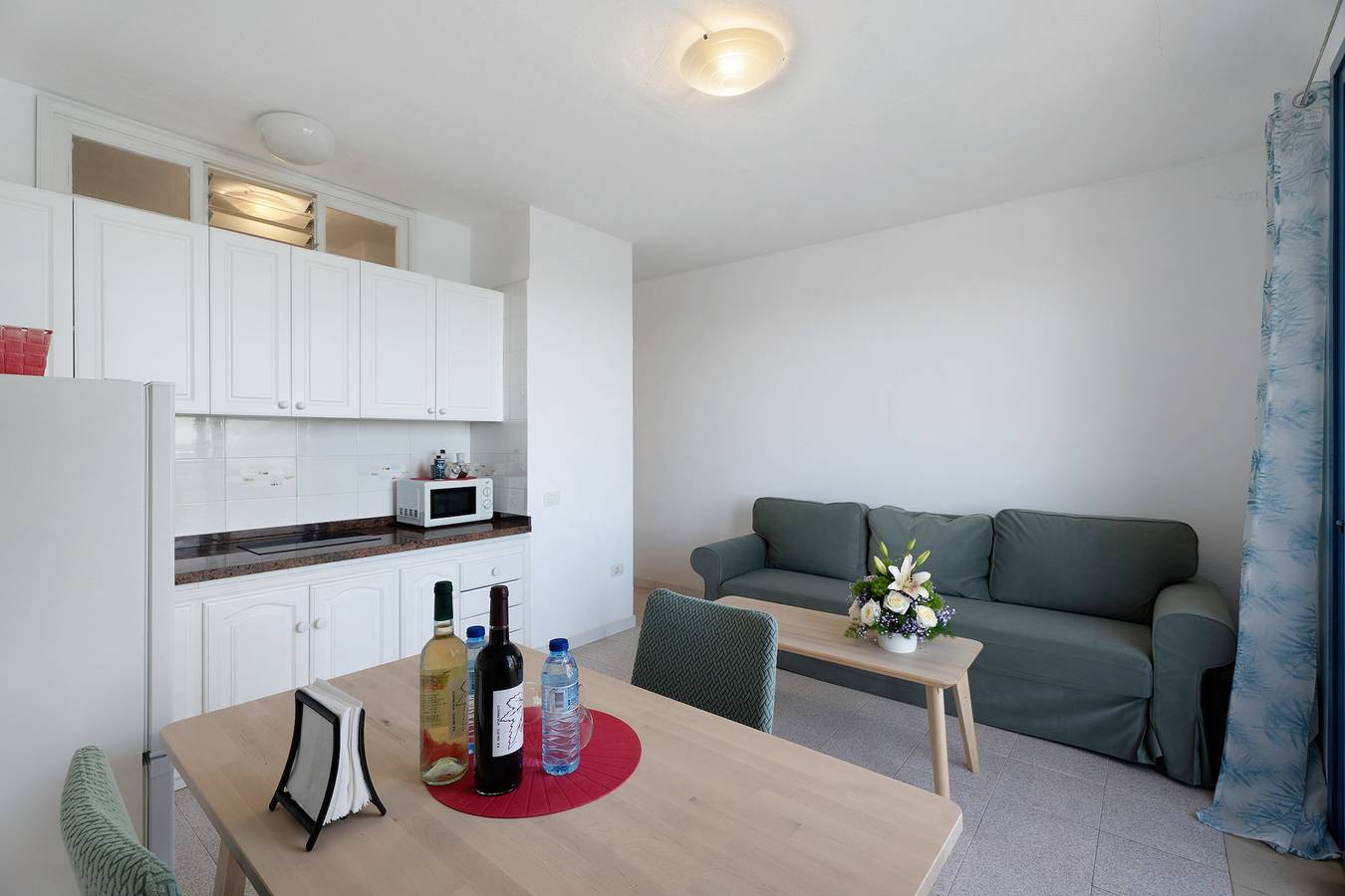 Geheel appartement, Appartement 'Playa Azul - 7' met zeezicht, privéterras en wifi in Alojera, La Gomera