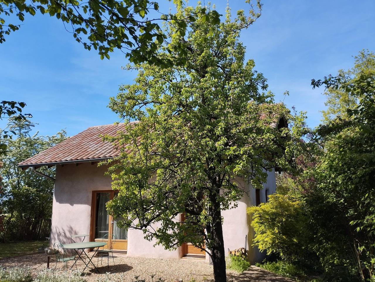 Maison de paille - Gîtes des Sources - non fumeur in Fareins, Ain