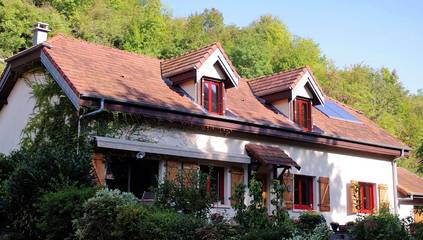 Cottage pour 2 personnes, avec piscine et jardin à Besançon