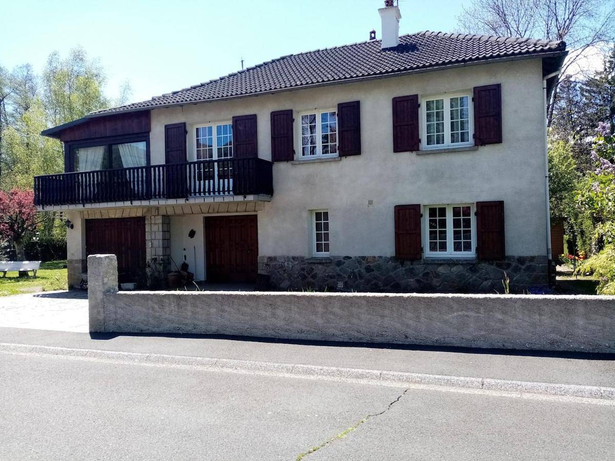 Appartement entier, Petunias in Vic-sur-Cère, Région d'Aurillac