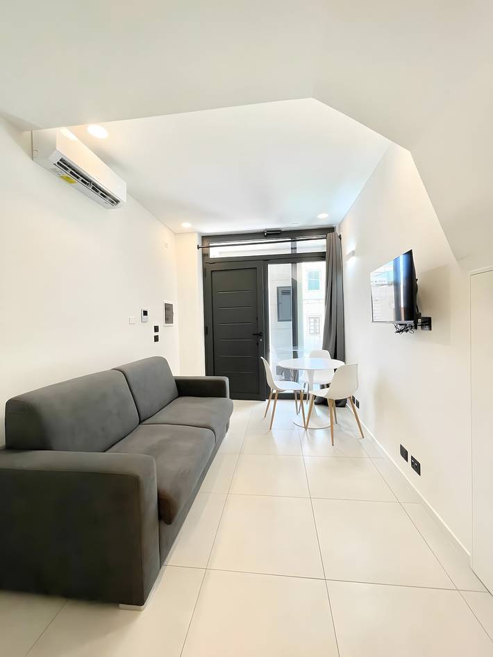 Apartamento entero, Apartamento 'Calcagno Home 3' con terraza privada, Wi-Fi y aire acondicionado in Milazzo, Provincia de Messina
