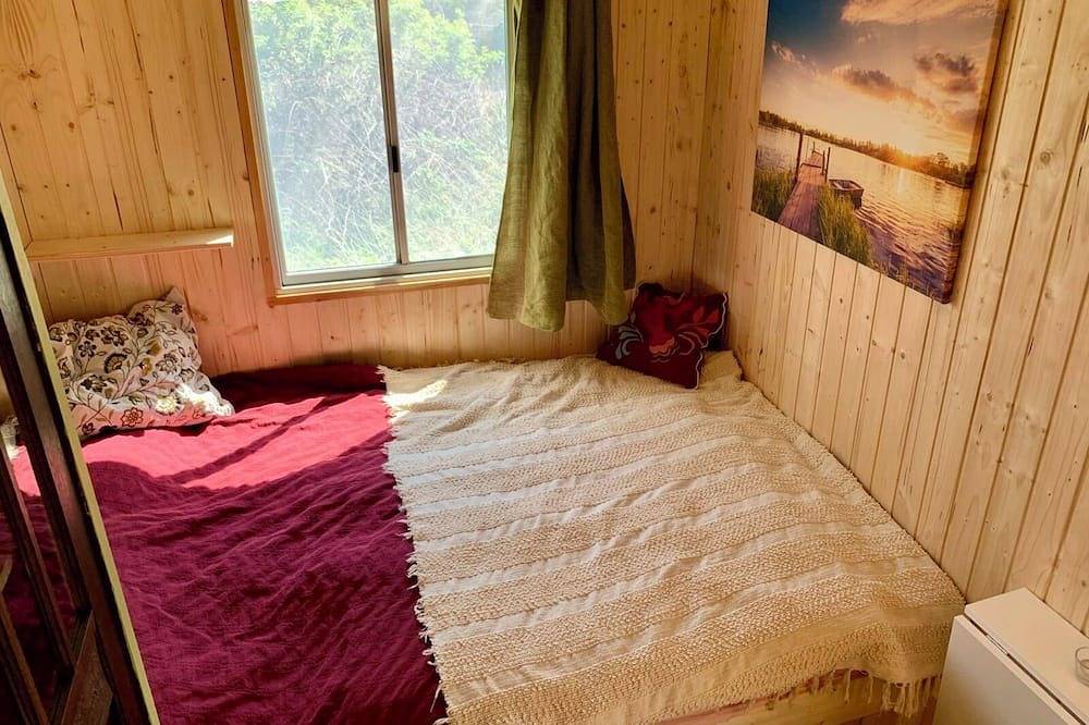 Bienen-Wagen mit Kamin & Sauna\nganzjährig nutzbar im Naturgarten in Dargun, Mecklenburgische Seenplatte