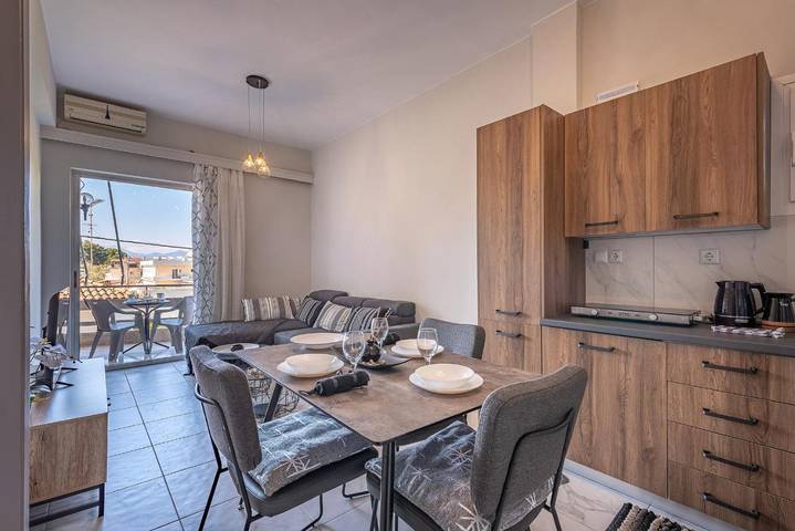 Gîte pour 2 personnes, avec vue et balcon dans Selianitika