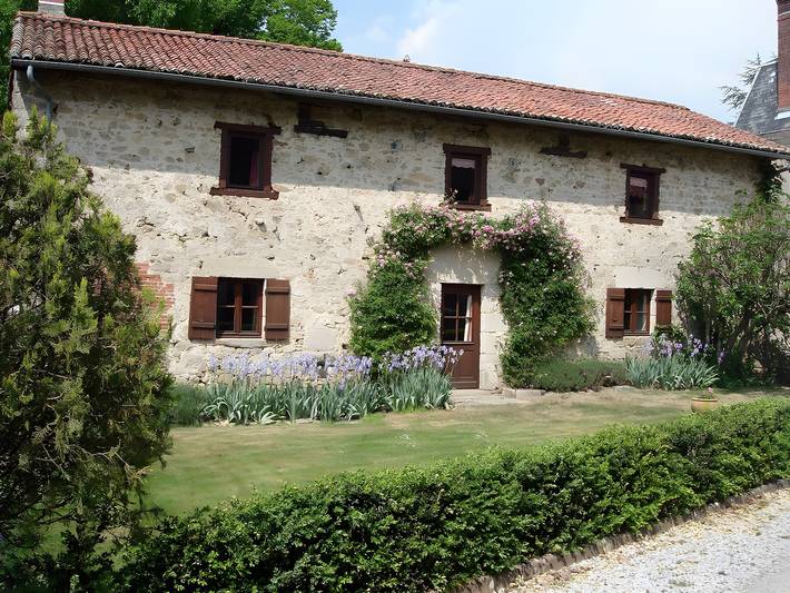 Maison de vacances 'Gite Le Vieux Domaine' avec vue sur le parc, les étangs et la campagne Wi-Fi in Royères, Région de Limoges