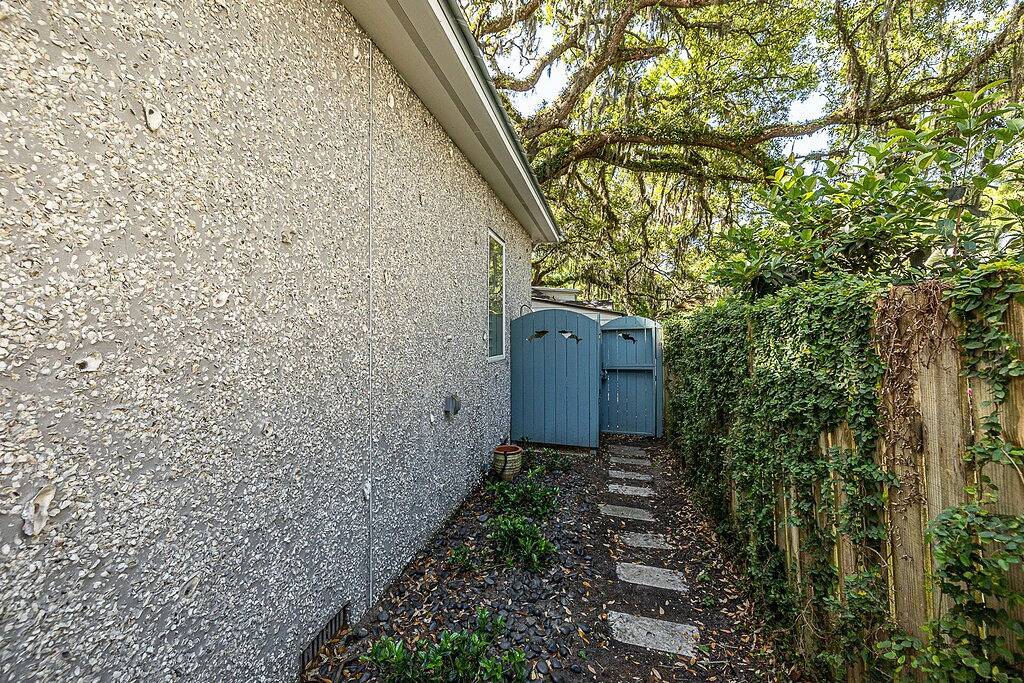 Village Revival! Perfect Village/Beach Location, Fully Renovated in St. Simons Island, Glynn County