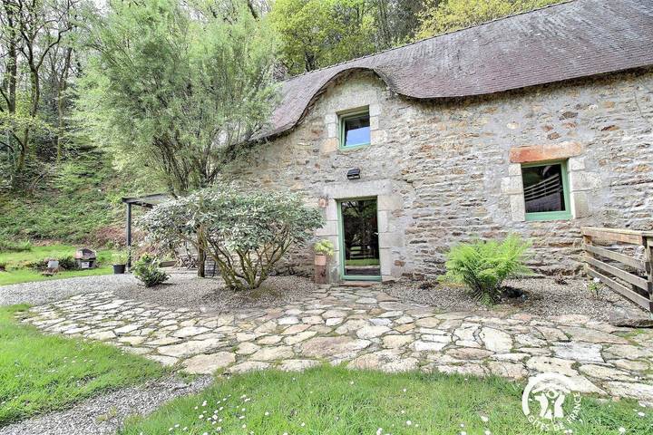 Gîte pour 2 personnes, avec Terrasse et Jardin ainsi que Piscine et Vue à Pluvigner - 2