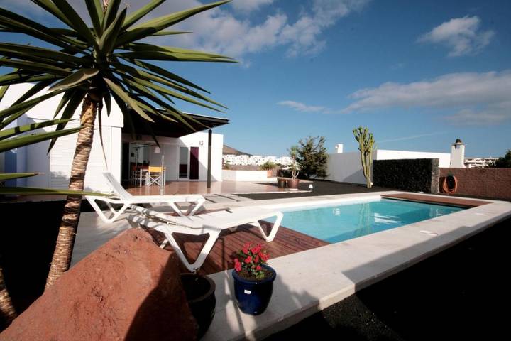 Villa voor 4 personen, with uitzicht and tuin as well as zwembad in Playa Blanca