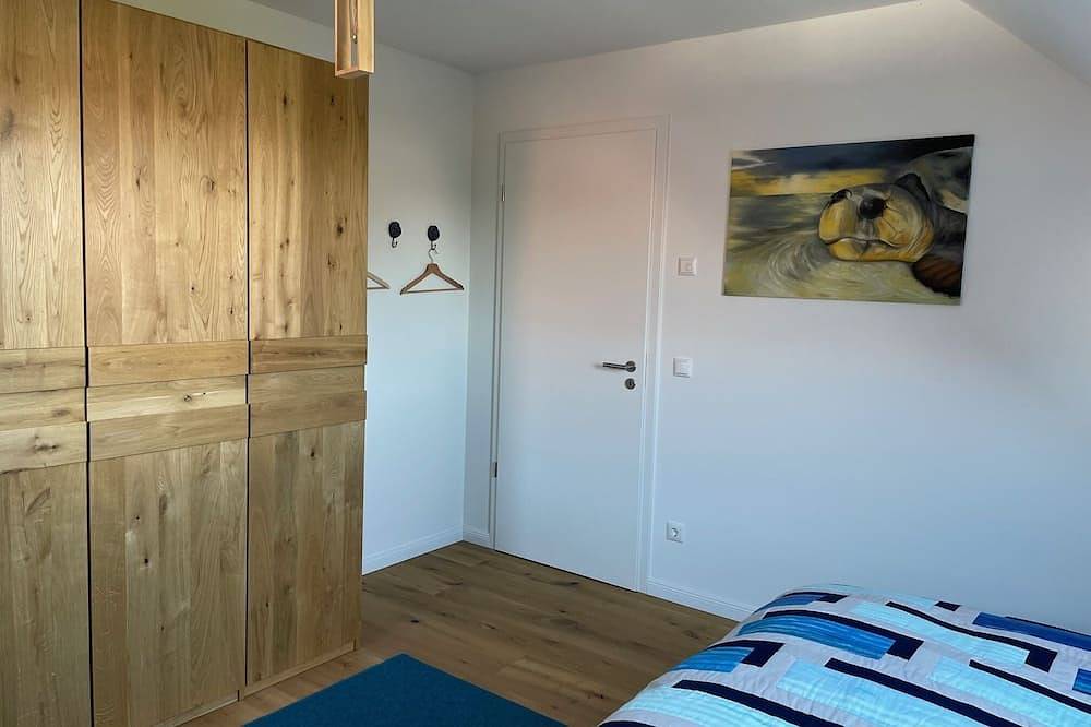 Ganze Wohnung, Modern holiday apartment with a large terrace and garden near Hamburg in Ahrensburg, Kreis Stormarn