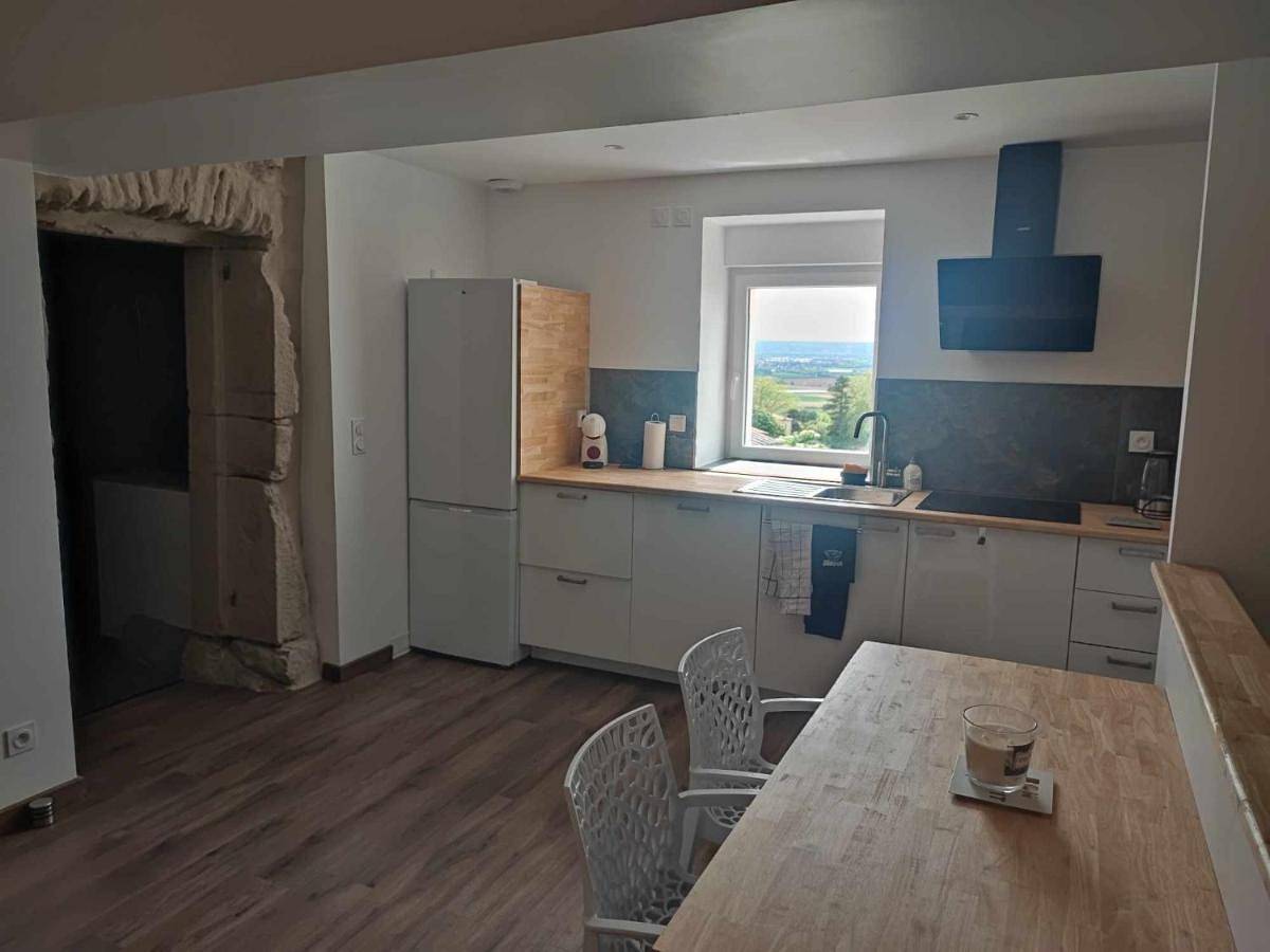 Three-Bedroom House in Anjou, Région de Vienne