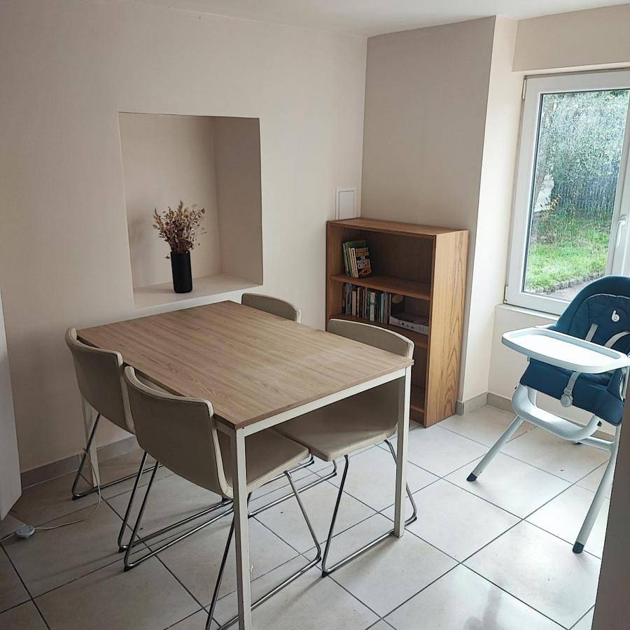Cozy house, small garden and parking, train station on foot in Orgerus, Yvelines