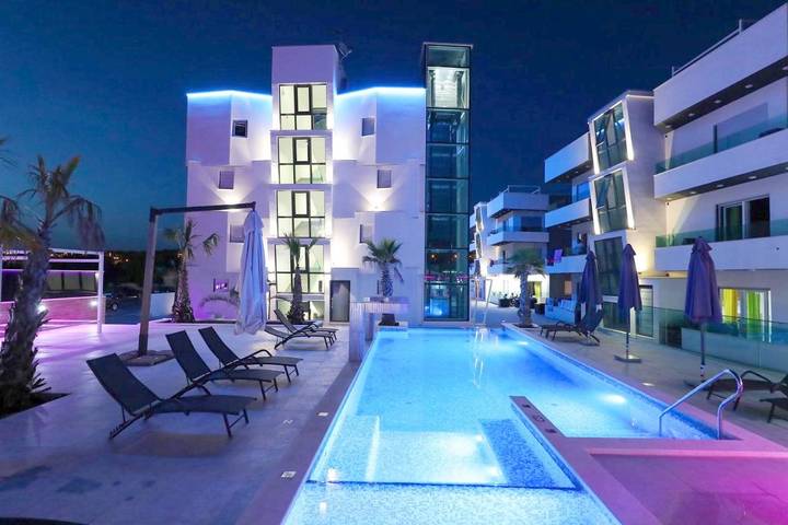 Bed and Breakfast für 4 Personen, mit Kinderpool und Terrasse sowie Whirlpool und Pool - 1