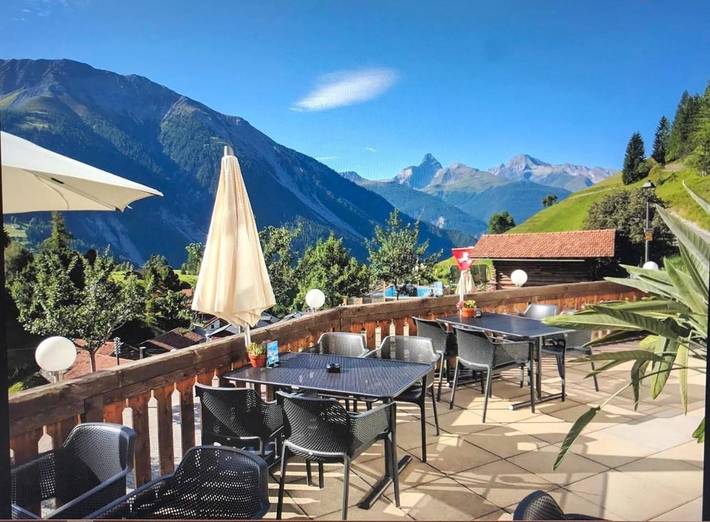 Hotel für 4 Personen, mit Balkon und Terrasse sowie Garten und Ausblick in Davos