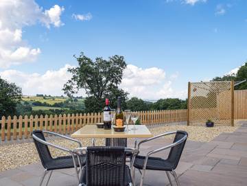 Log Cabin for 2 People in Herefordshire, West Midlands, Photo 1