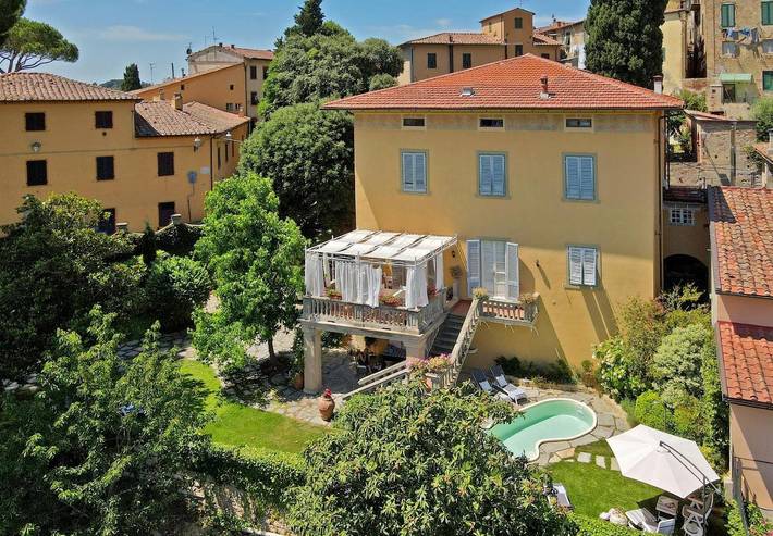 Ferienhaus für 9 Personen, mit Balkon und Terrasse sowie Garten und Pool