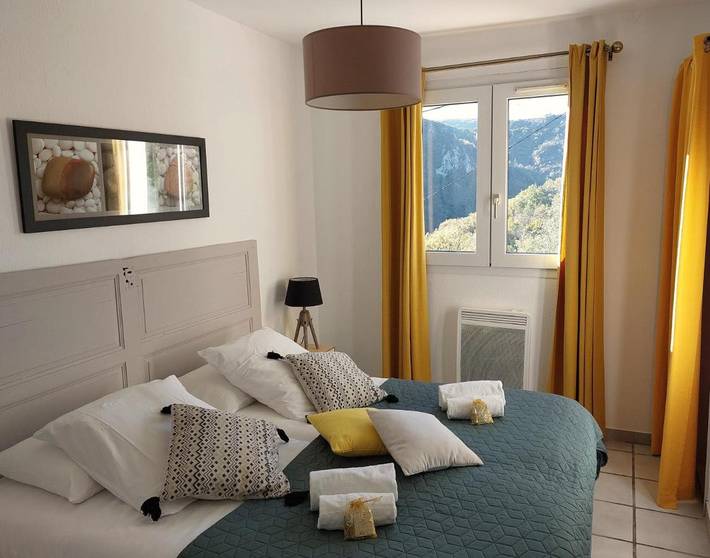 Location de vacances pour 2 personnes, avec vue ainsi que jardin et terrasse, animaux acceptés à Bouyon