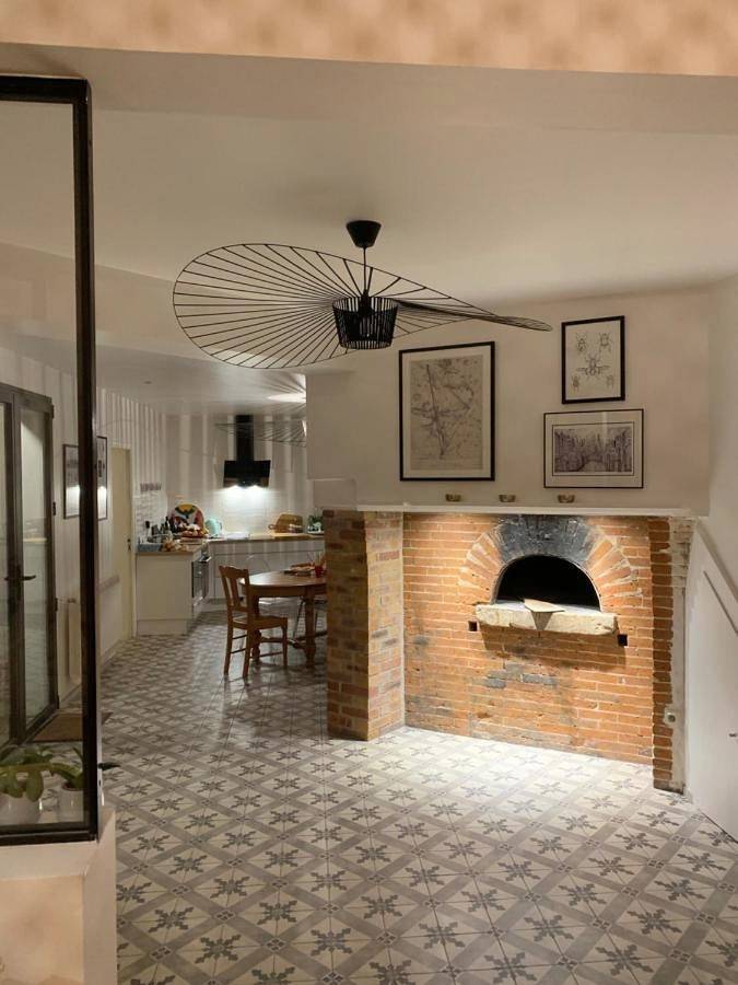 Location de vacances pour 9 personnes, avec jardin ainsi que vue et terrasse à Les Mesneux