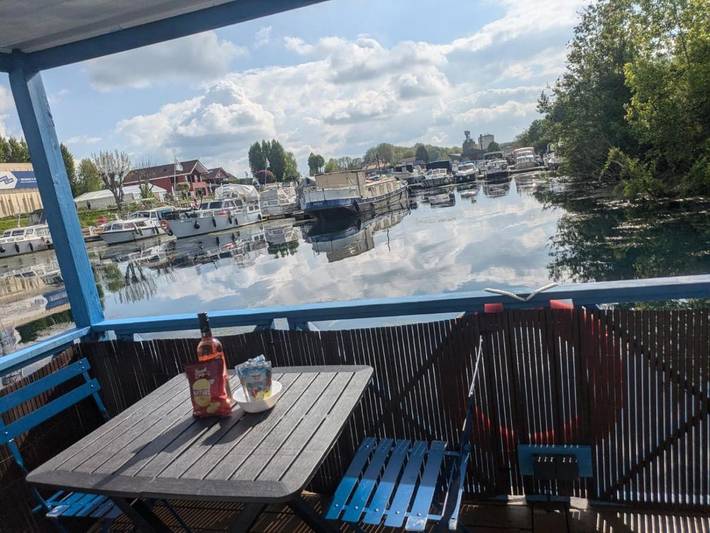 Bateau pour 5 personnes, avec piscine et vue sur le lac ainsi que vue et terrasse, animaux acceptés en Bourgogne-Franche-Comté - 2