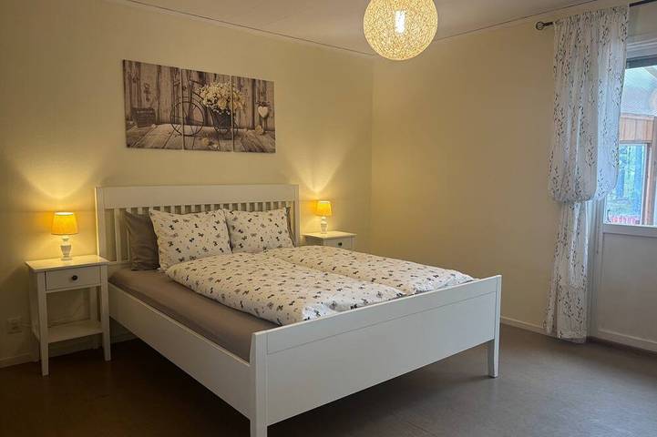 Syllis Hus – Ferienhaus mit eingezäuntem Garten bei Vimmerby in Hjältevad, Jönköpings län