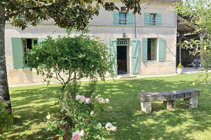 Gîte pour 8 personnes, avec jardin à Fléac-sur-Seugne