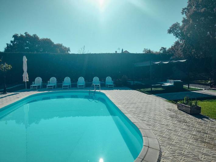 Casa de vacaciones para 8 personas, con jardín además de piscina y jacuzzi, Familias con niños en Comarca de Segovia - 3