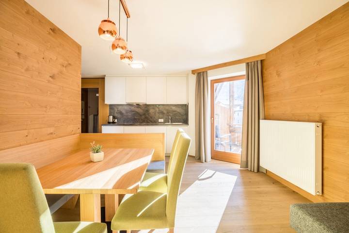 Apartamento inteiro, Apartamento "Rosalpina 3" no meio da área de esqui com vista para a montanha, Wi-Fi e varanda in San Vigilio di Marebbe, Marebbe