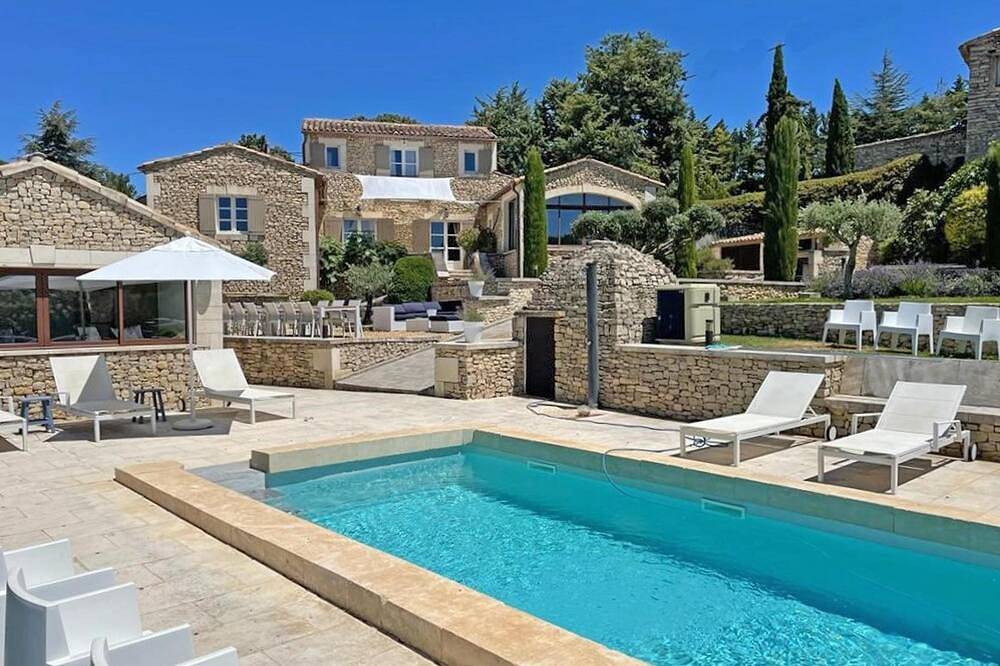Renovated bastide near Apt with private pool in APT, Parque natural regional del Luberon
