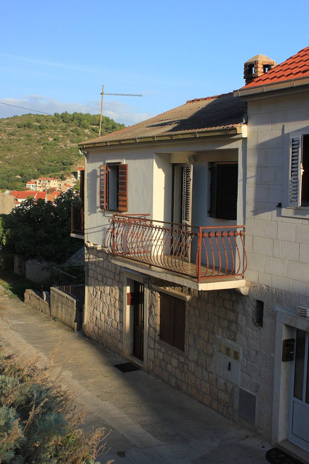 Hel lägenhet, Ettrumslägenhet s balkong Vis A-8435-a in Vis Town, Vis