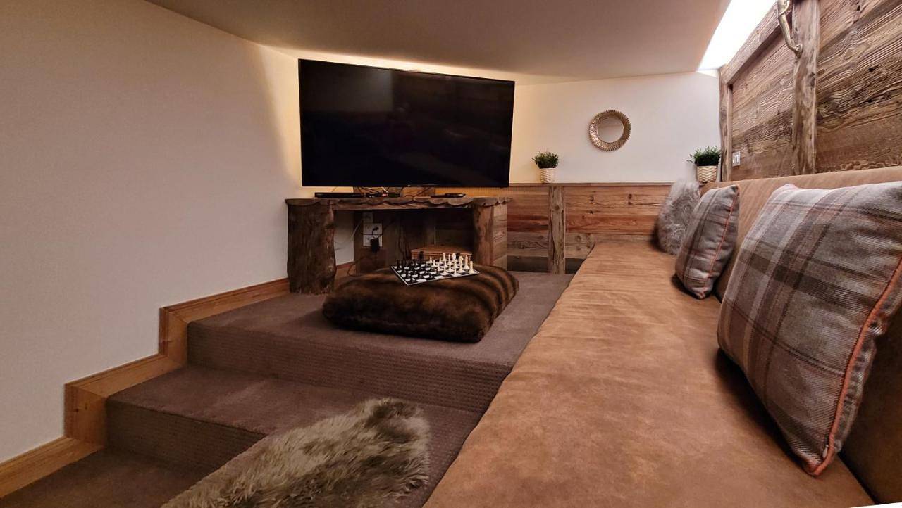 Chalet Indah by Chalet Chardons in Tignes, Massif du Ruitor