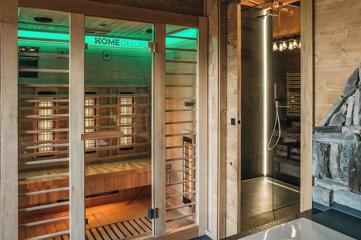 Chalet für 3 Personen, mit Balkon und Whirlpool sowie Garten und Sauna