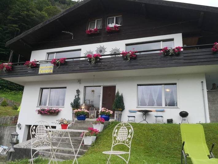 Ferienwohnung für 2 Personen, mit Terrasse und Garten sowie Seeblick in Iseltwald