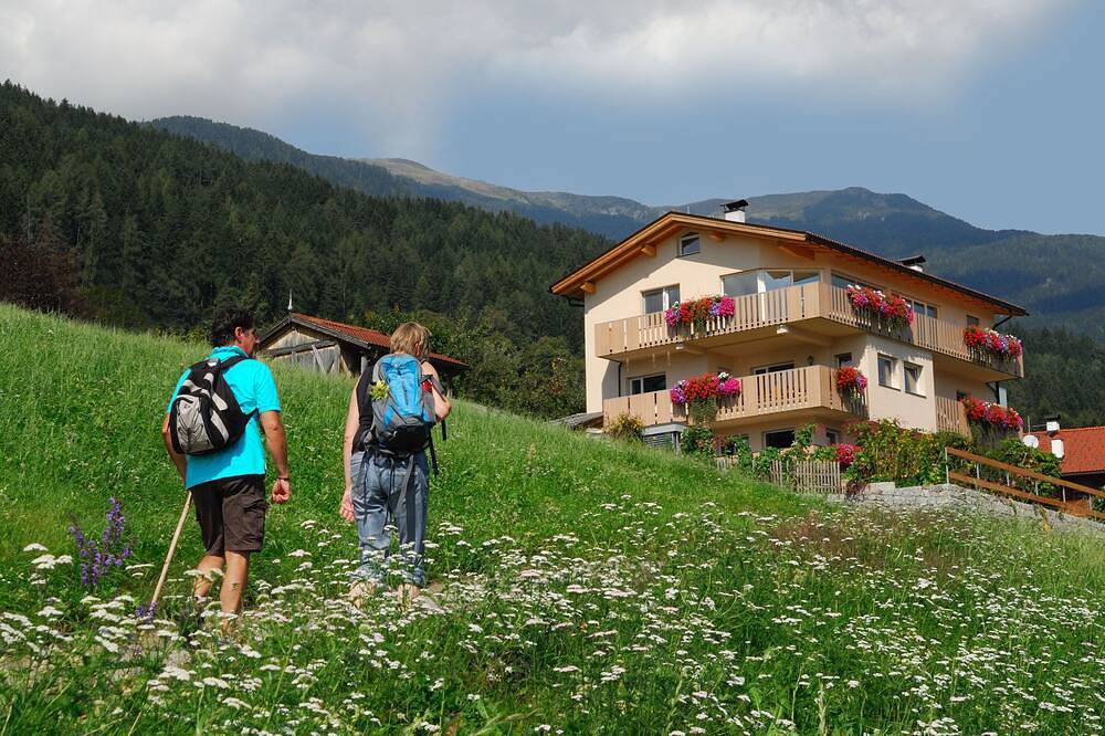 Ganze Wohnung, Neue, komfortable Ferienwohnung für 2 Personen in Dorfnähe mit schönem Ausblick in Feldthurns, Dolomiti Superski