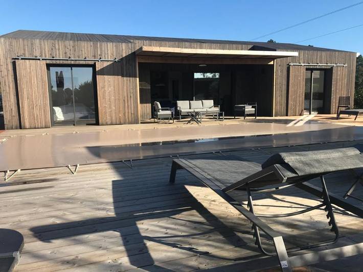 Location de vacances pour 8 personnes, avec Terrasse ainsi que Jardin et Piscine à San-Gavino-di-Carbini