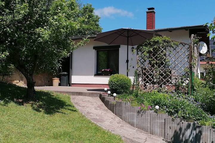 Ferienhaus für 4 Personen, mit Terrasse und Garten - 1