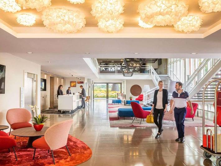 Hôtel pour 3 personnes, avec piscine ainsi que sauna et jardin à Le Pian-Médoc - 2