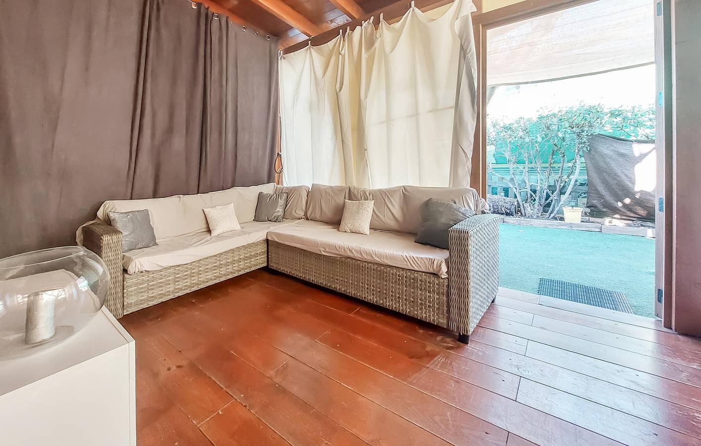 Cozy Mobile Home with Pool, AC & Parking in Xàtiva in Xàtiva, Valencia Province