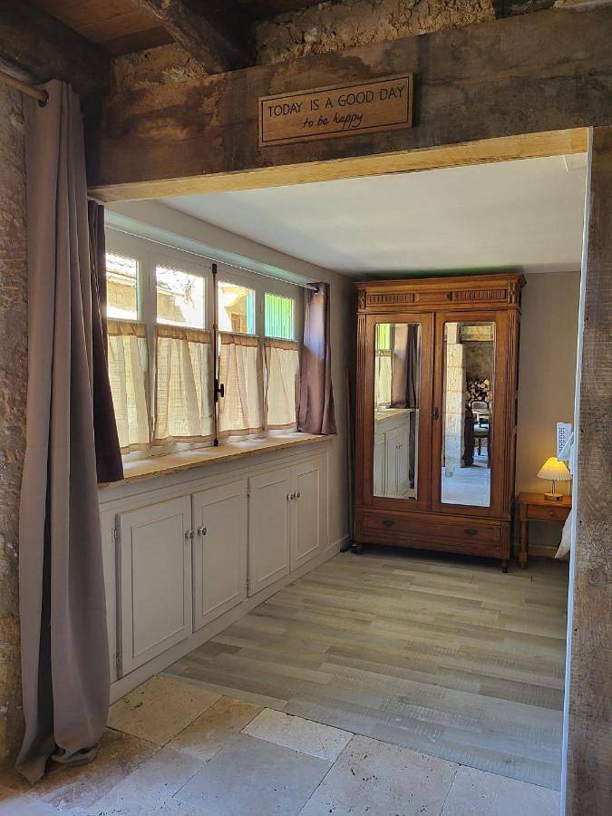 Gîte pour 2 personnes, avec vue, animaux acceptés à Couze-et-Saint-Front - 3