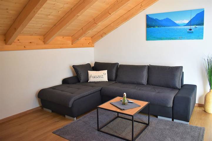 Ganze Wohnung, Ferienwohnung Bergblick mit 2 Schlafzimmern, Küche, Dusche/Wc und Loggia in Rosenheim, Oberbayern