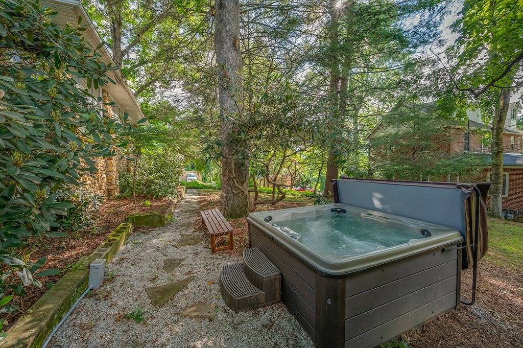 Bonnie Haven | Historic 10 Br Home in Downtown Hendersonville in Hendersonville, Henderson County (NC)