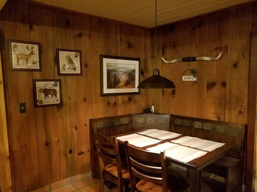 1940er Häuschen mit heutigen Annehmlichkeiten aktualisiert in Bass Lake