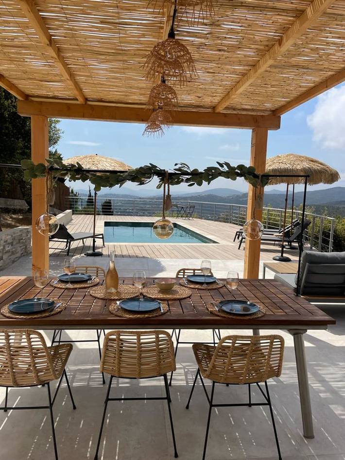 Location de vacances pour 9 personnes, avec jardin ainsi que terrasse et piscine à Roquebrune-sur-Argens - 3