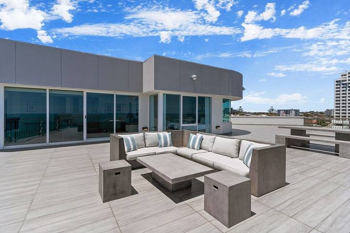 Holiday rental for 8 people, with balcony and garden as well as pool and hot tub in Western Australia