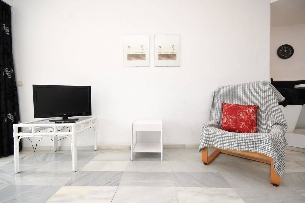 Ganze Wohnung, Ferienwohnung für 3 Personen mit Balkon/Terrasse in Playa Puerto Colón, Adeje